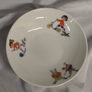 10 oz vintage Sarah Kay children playing bowl dish (383w)
